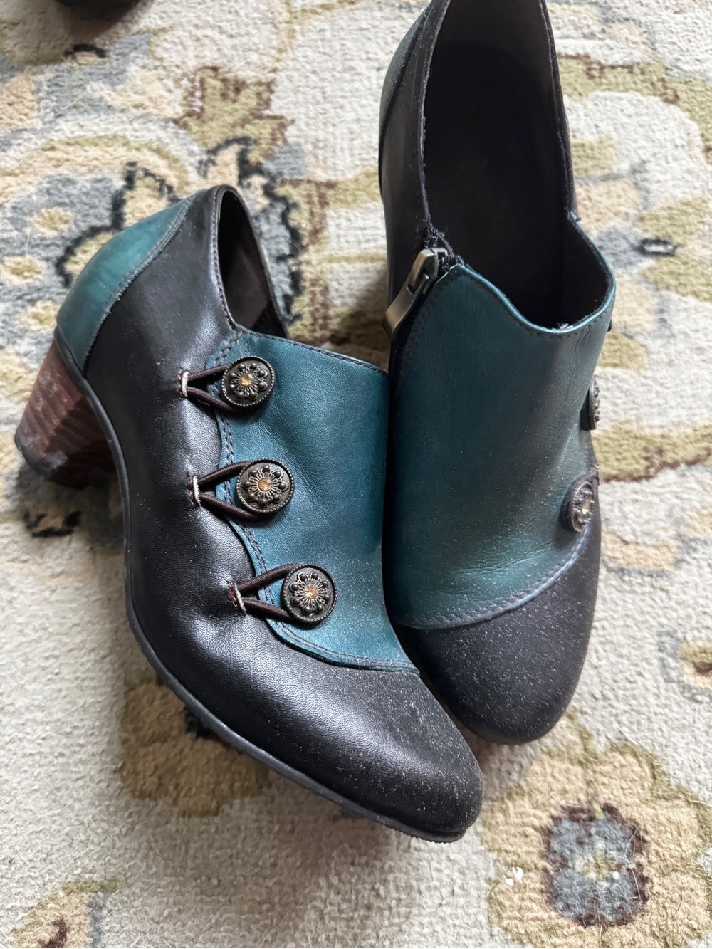 Women's Teal and Black Button Accent Leather Heels